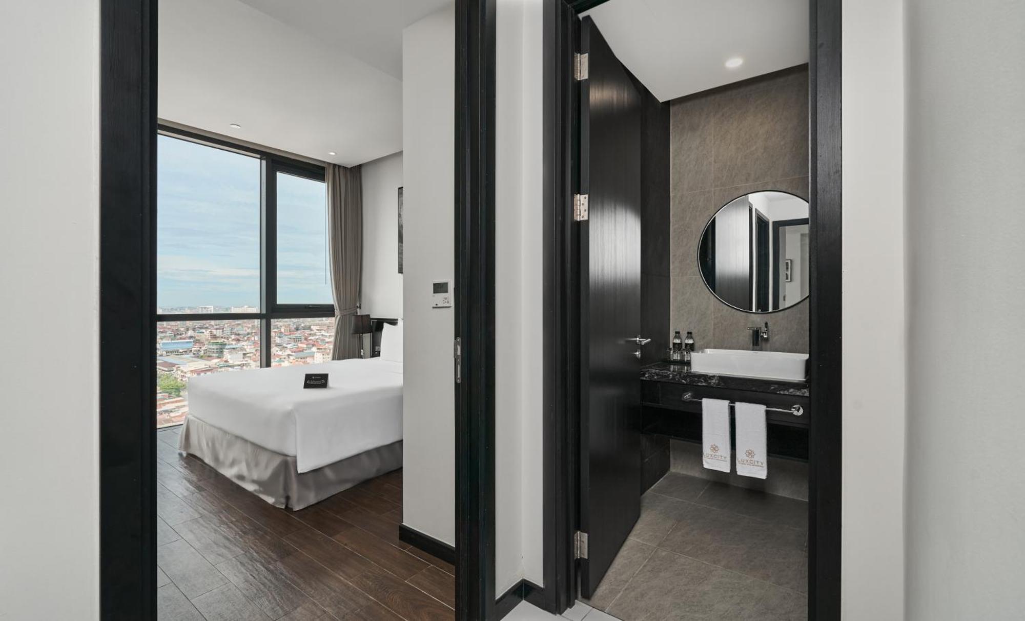 Luxcity Hotel & Apartment Phnom Penh Exterior foto