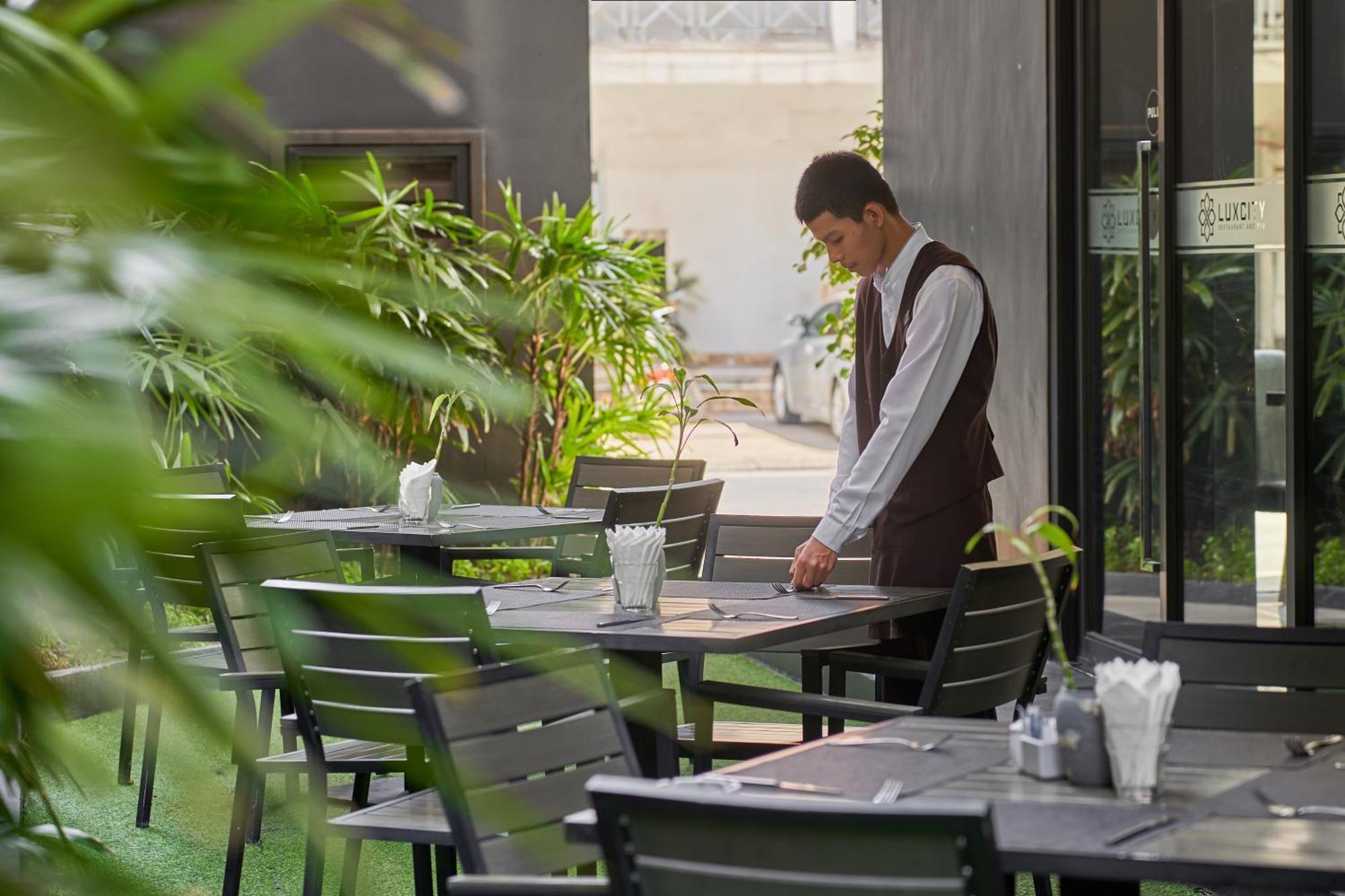 Luxcity Hotel & Apartment Phnom Penh Exterior foto