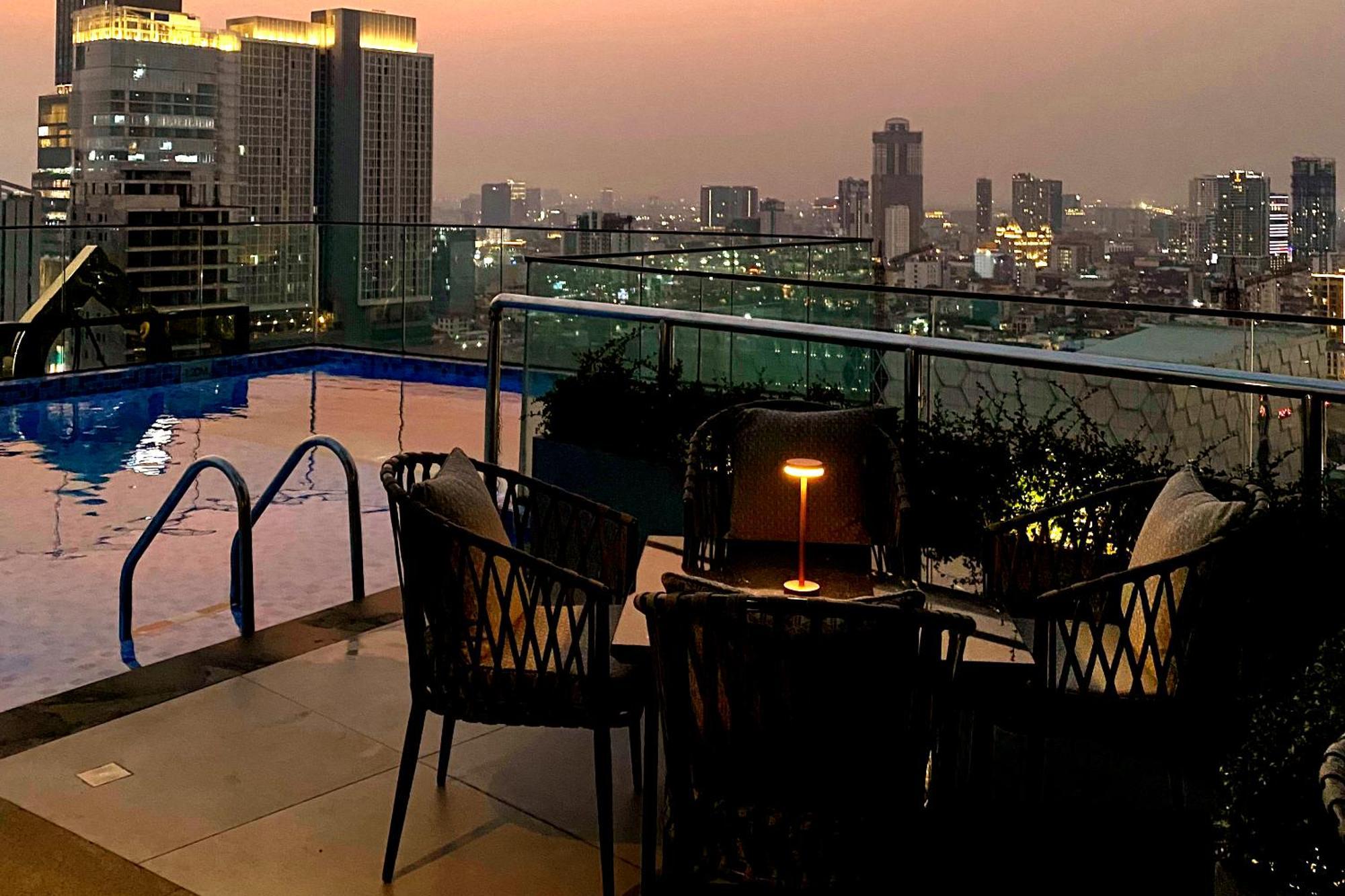 Luxcity Hotel & Apartment Phnom Penh Exterior foto